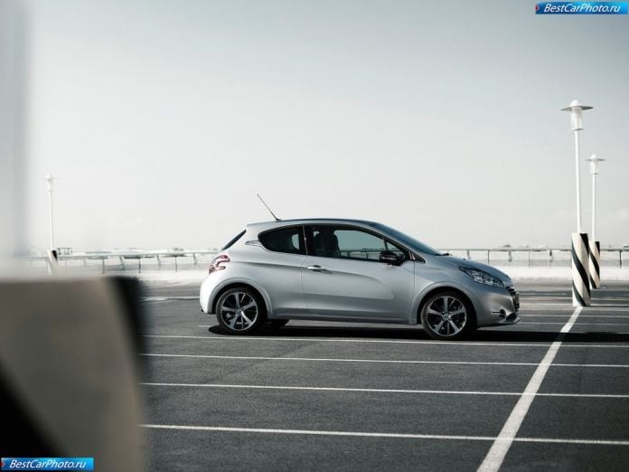 2013 Peugeot 208 - фотография 14 из 79