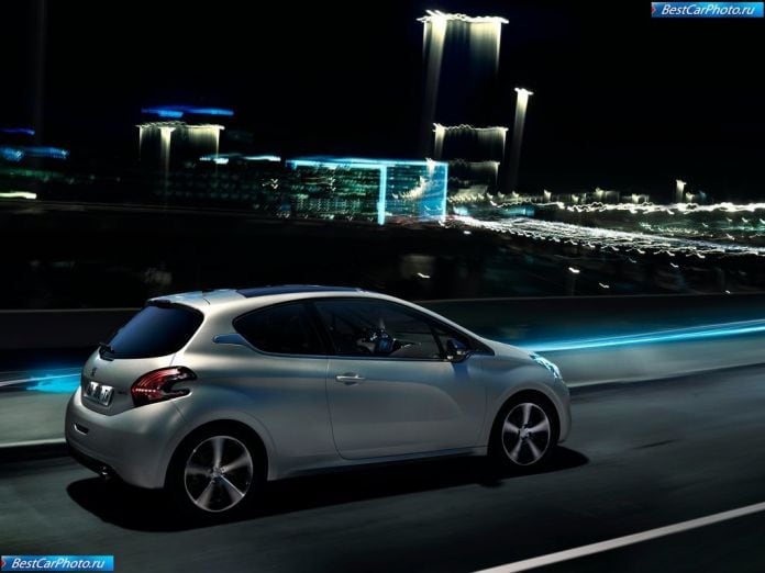 2013 Peugeot 208 - фотография 18 из 79
