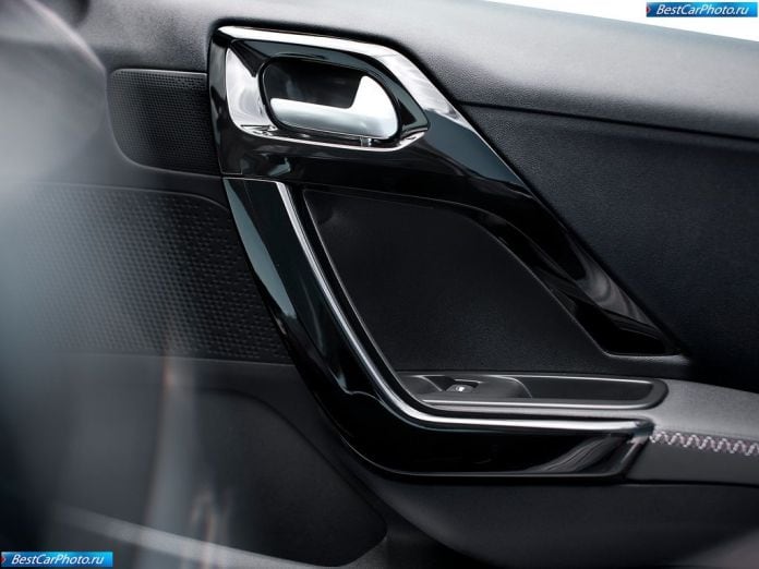 2013 Peugeot 208 - фотография 35 из 79