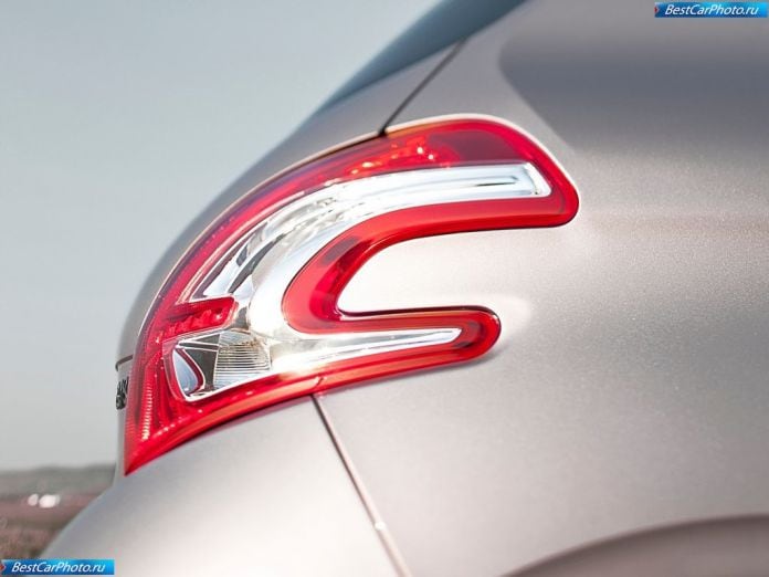 2013 Peugeot 208 - фотография 67 из 79
