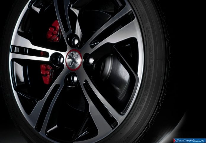 2014 Peugeot 208 GTI - фотография 14 из 18