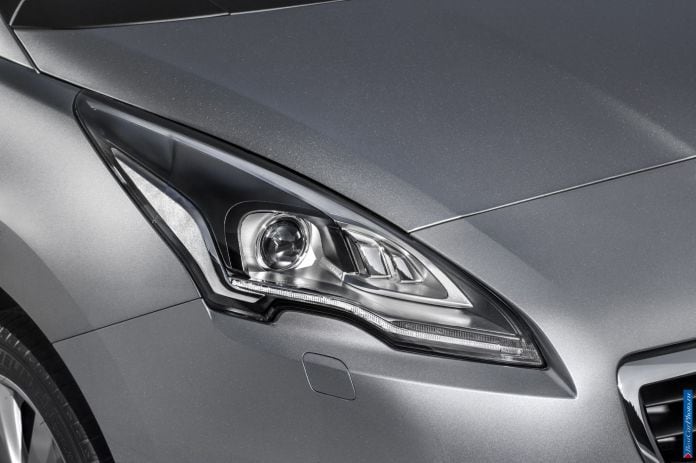 2014 Peugeot 5008 - фотография 8 из 15 2014 Peugeot 5008 - фотография 8 из 15