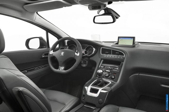 2014 Peugeot 5008 - фотография 10 из 15