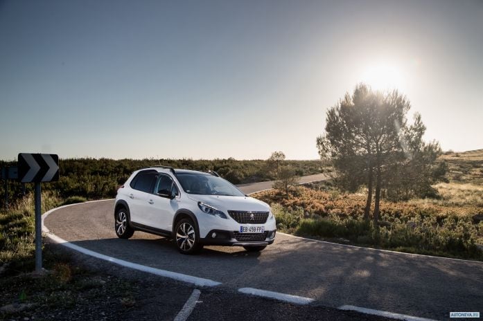 2016 Peugeot 2008 GT-line - фотография 15 из 40