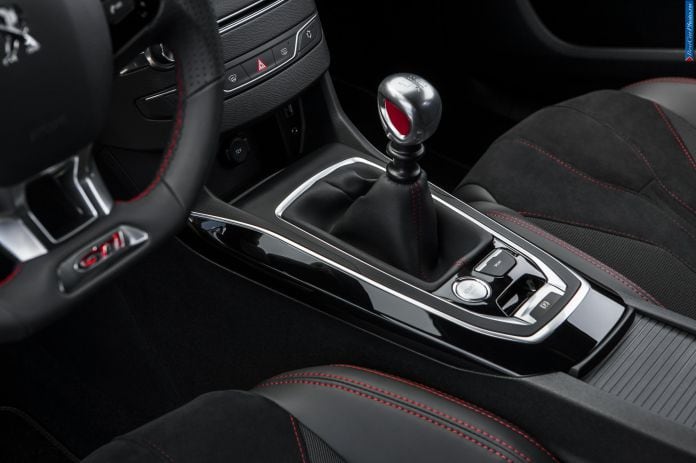 2016 Peugeot 308 GTI - фотография 33 из 46 2016 Peugeot 308 GTI - фотография 33 из 46