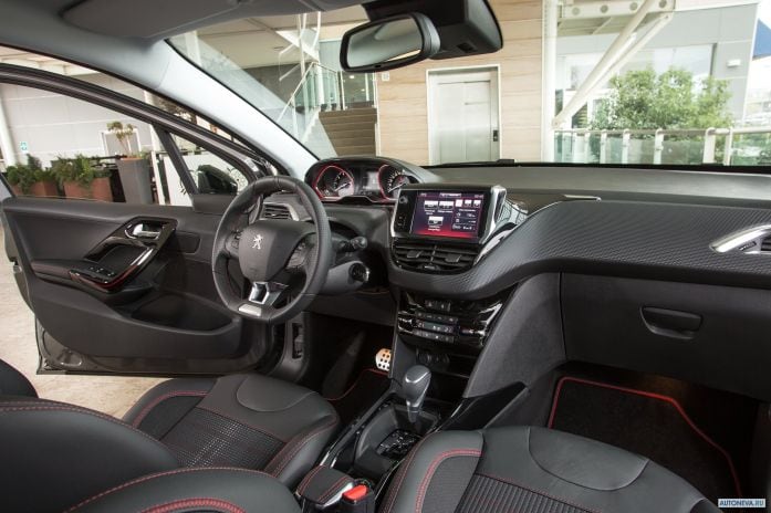 2017 Peugeot 2008 Black Matt - фотография 26 из 32 2017 Peugeot 2008 Black Matt - фотография 26 из 32