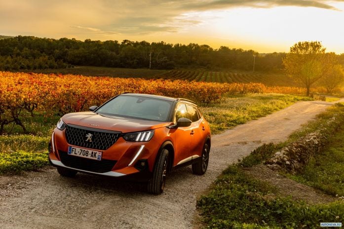 2020 Peugeot 2008 GT - фотография 1 из 17