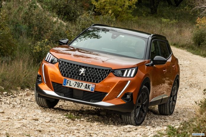 2020 Peugeot 2008 GT - фотография 2 из 17