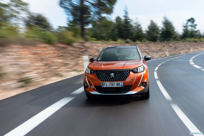 2020 Peugeot 2008 GT - фотография 3 из 17 2020 Peugeot 2008 GT - фотография 3 из 17