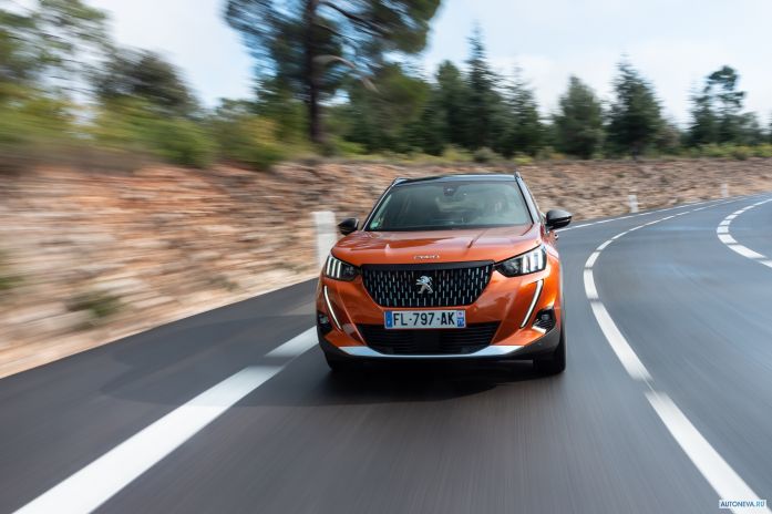 2020 Peugeot 2008 GT - фотография 3 из 17