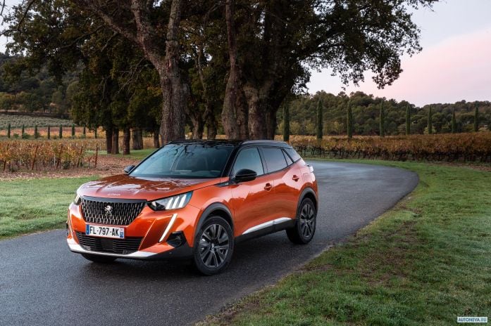 2020 Peugeot 2008 GT - фотография 8 из 17 2020 Peugeot 2008 GT - фотография 8 из 17