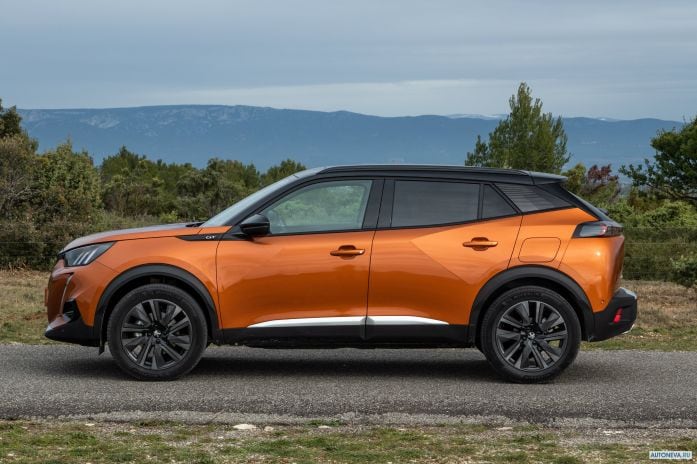 2020 Peugeot 2008 GT - фотография 15 из 17 2020 Peugeot 2008 GT - фотография 15 из 17