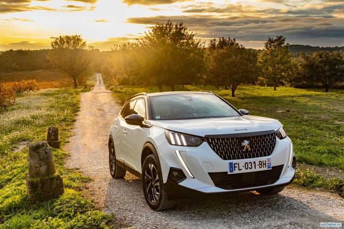 2020 Peugeot 2008 GT-line - фотография 1 из 40 2020 Peugeot 2008 GT-line - фотография 1 из 40