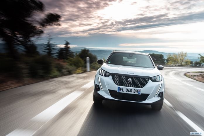 2020 Peugeot 2008 GT-line - фотография 2 из 40