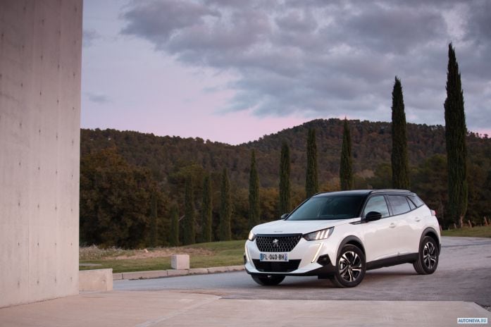 2020 Peugeot 2008 GT-line - фотография 10 из 40