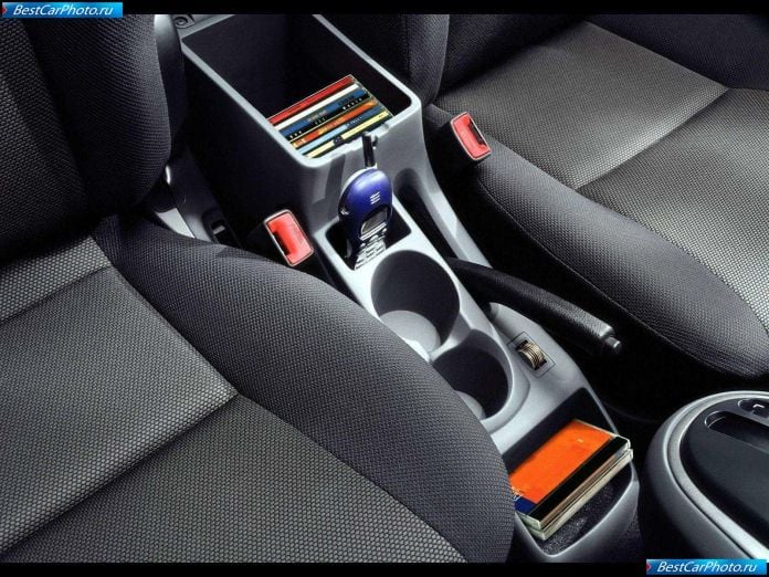 2003 Pontiac Vibe - фотография 9 из 27 2003 Pontiac Vibe - фотография 9 из 27