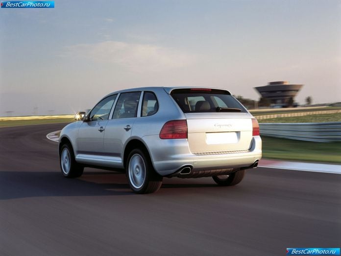 2004 Porsche Cayenne S - фотография 11 из 20