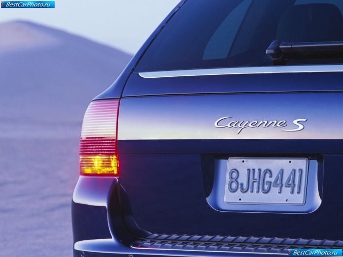 2004 Porsche Cayenne S - фотография 16 из 20