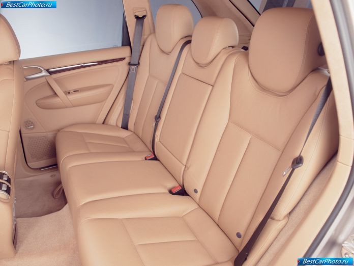 2006 Porsche Cayenne Turbo S - фотография 33 из 41