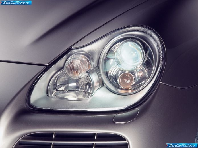 2006 Porsche Cayenne Turbo S - фотография 37 из 41