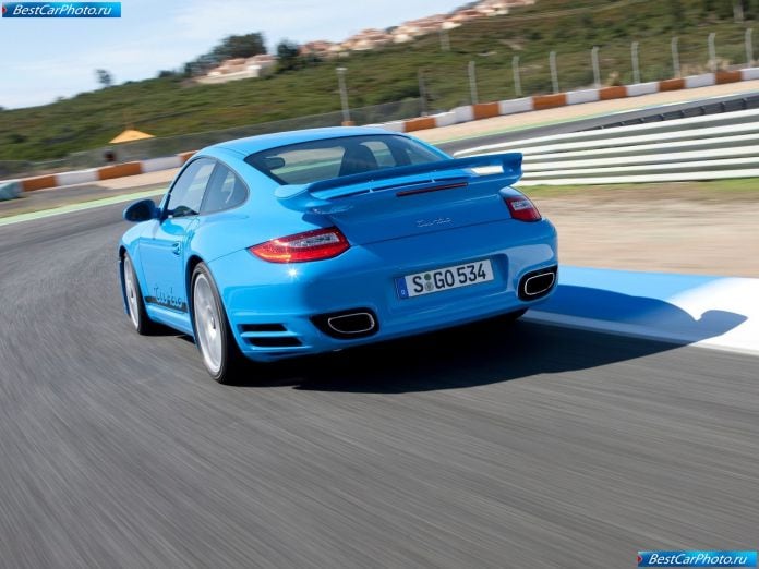 2010 Porsche 911 Turbo - фотография 40 из 61