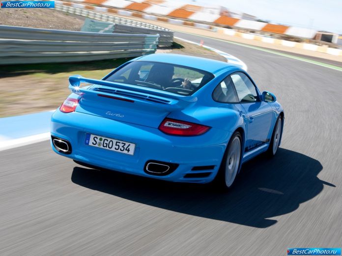 2010 Porsche 911 Turbo - фотография 41 из 61