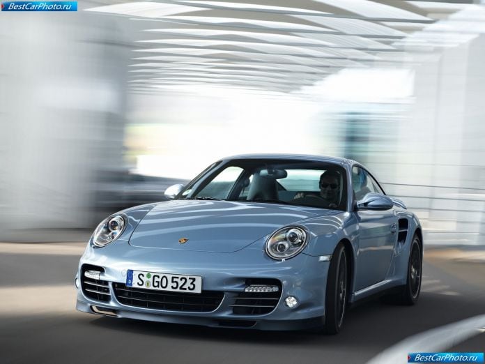 2011 Porsche 911 Turbo S - фотография 4 из 41