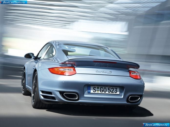 2011 Porsche 911 Turbo S - фотография 24 из 41