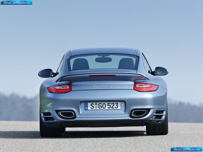 2011 Porsche 911 Turbo S - фотография 29 из 41