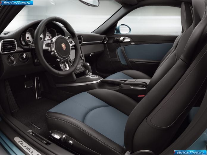 2011 Porsche 911 Turbo S - фотография 32 из 41