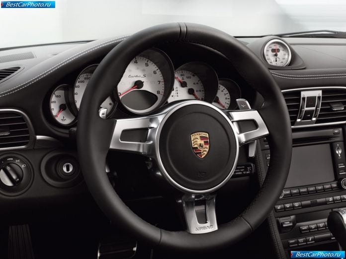 2011 Porsche 911 Turbo S - фотография 34 из 41