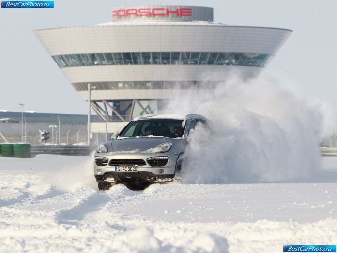 2011 Porsche Cayenne - фотография 34 из 118