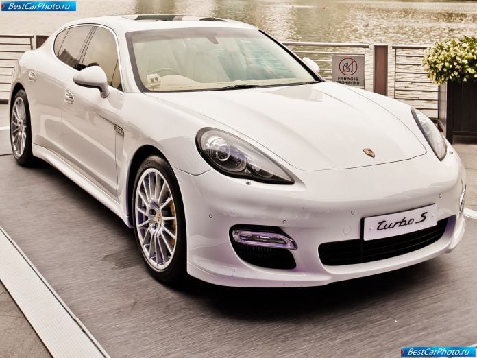 2012 Porsche Panamera Turbo S - фотография 16 из 40