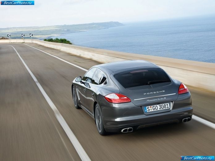 2012 Porsche Panamera Turbo S - фотография 30 из 40
