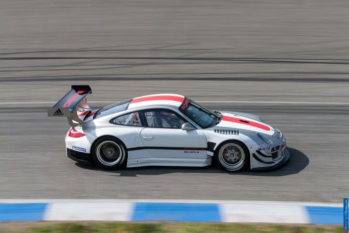 2013 Porsche 911 GT3 R - фотография 6 из 13