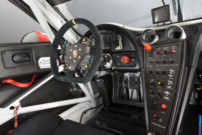 2013 Porsche 911 RSR - фотография 5 из 8