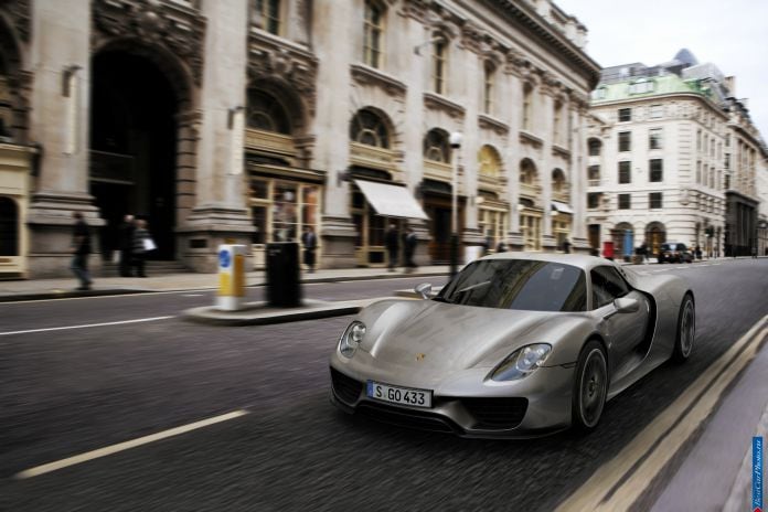 2014 Porsche 918 Spyder - фотография 1 из 57