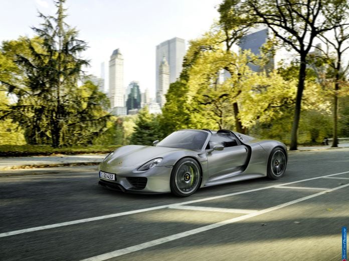 2014 Porsche 918 Spyder - фотография 3 из 57
