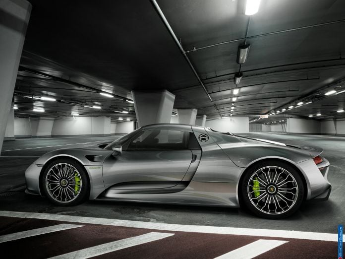 2014 Porsche 918 Spyder - фотография 4 из 57