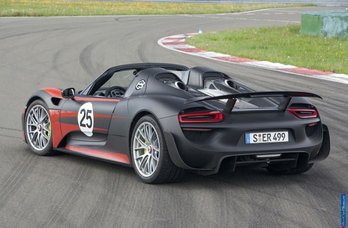 2014 Porsche 918 Spyder - фотография 10 из 57