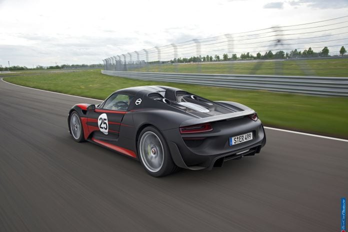 2014 Porsche 918 Spyder - фотография 14 из 57