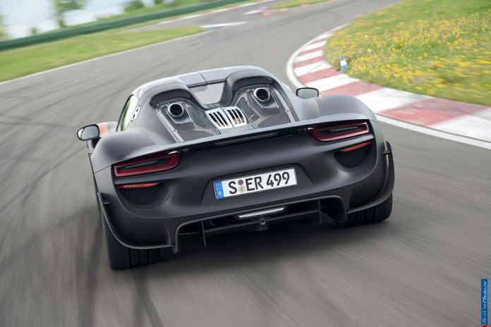 2014 Porsche 918 Spyder - фотография 18 из 57