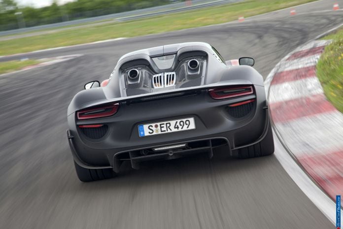 2014 Porsche 918 Spyder - фотография 19 из 57