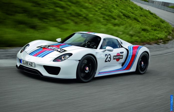 2014 Porsche 918 Spyder - фотография 30 из 57