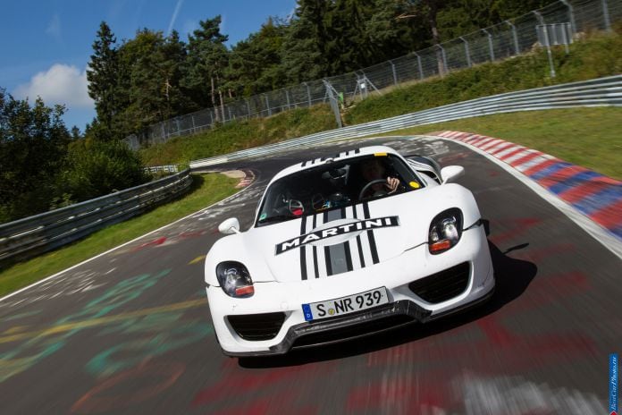2014 Porsche 918 Spyder - фотография 34 из 57