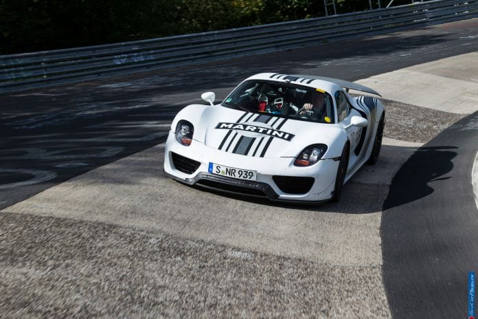 2014 Porsche 918 Spyder - фотография 35 из 57