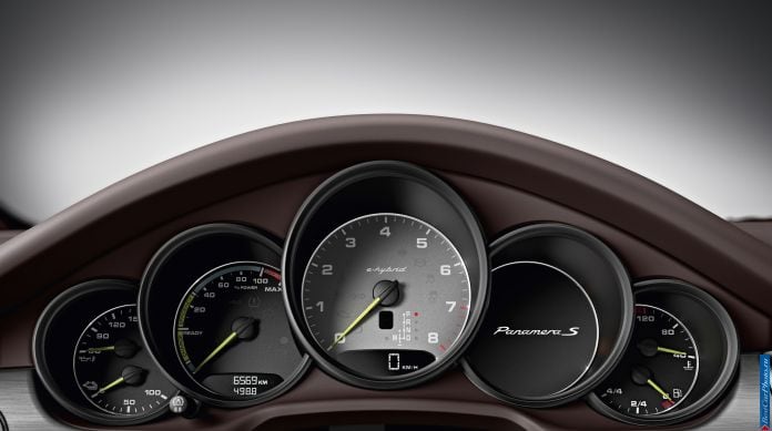 2014 Porsche Panamera - фотография 78 из 97