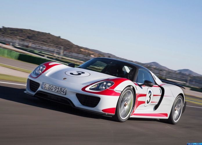 2015 Porsche 918 Spyder - фотография 14 из 69