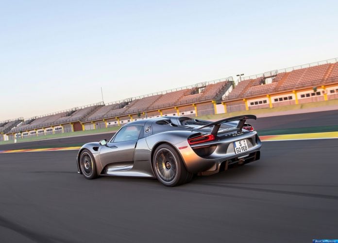 2015 Porsche 918 Spyder - фотография 21 из 69