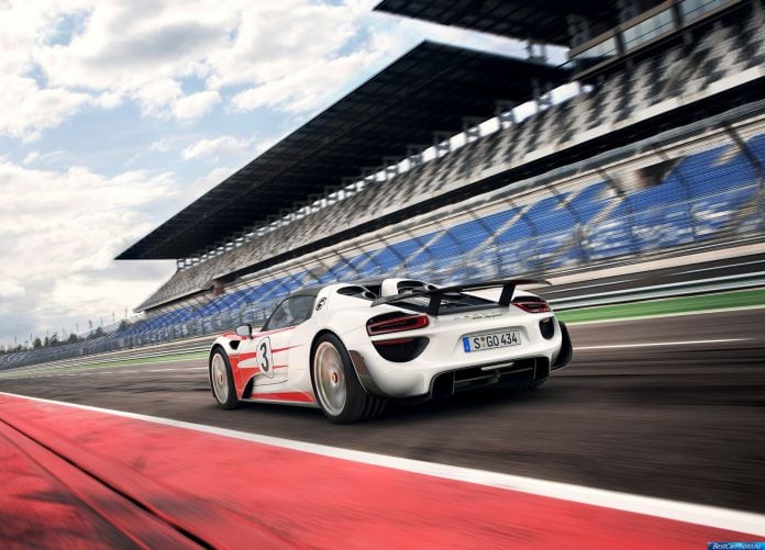 2015 Porsche 918 Spyder - фотография 26 из 69